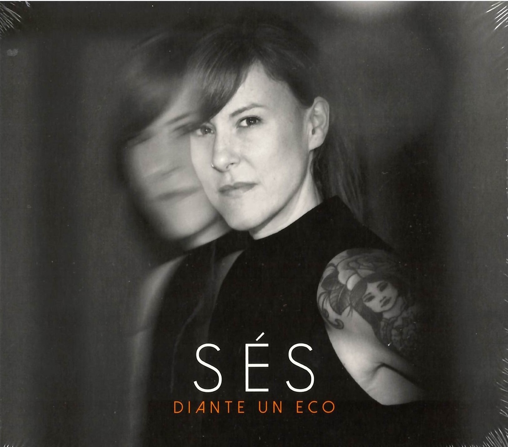 SÉS. DIANTE UN ECO